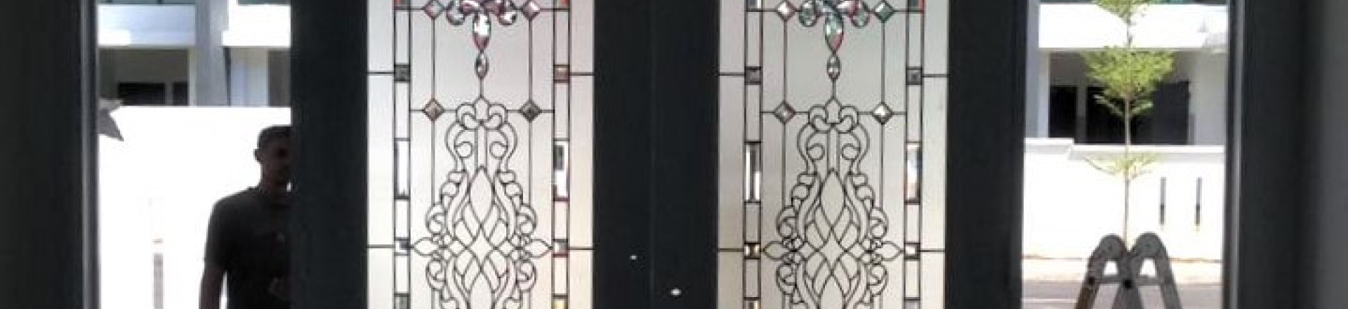 Glass doors with cut glass patterns